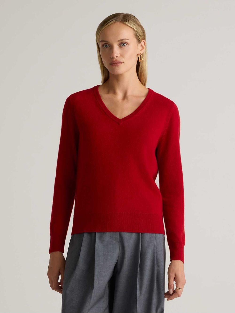 Quince Mongolian Cashmere V-Neck Sweater in Varsity Red size small